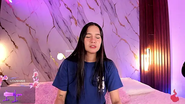 Snapshot of Emmiicute chatting on February 19, 2026, 8:27 pm Emmiicute online show from February 19, 2026, 8:27 pm