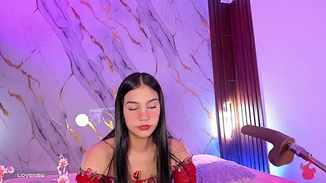Snapshot of Emmiicute chatting on May 1, 2026, 8:35 pm Emmiicute online show from May 1, 2026, 8:35 pm