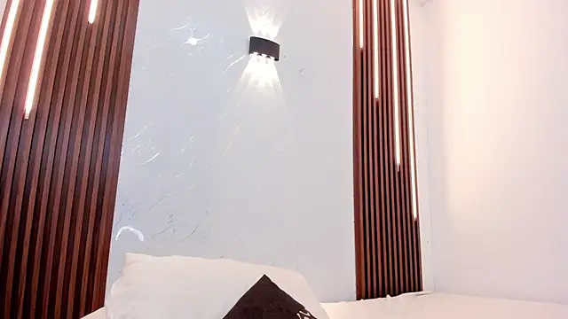 CarolinaMejia online show from October 15, 2025, 1:44 pm