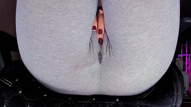 Cameltoe squirt inPants online show from September 18, 2025, 12:40 pm