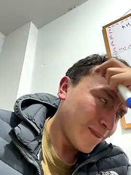 Snapshot of Robert2_honey chatting on October 5, 2025, 8:01 am Robert2 honey online show from October 5, 2025, 8:01 am