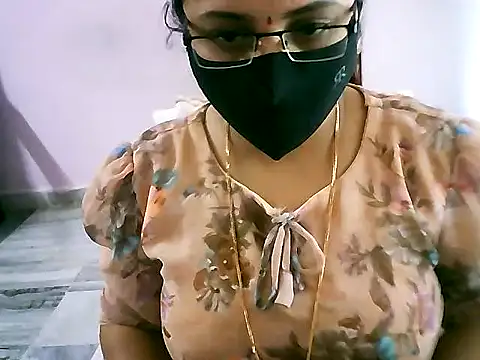 Snapshot of jannu6482 chatting on October 5, 2025, 8:23 am jannu6482 online show from October 5, 2025, 8:23 am