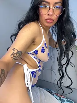 Melissa coch online show from November 15, 2025, 4:47 pm