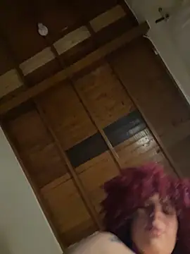 Enyagleam  online show from September 25, 2025, 3:32 am