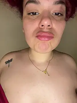 Enyagleam  online show from October 19, 2025, 3:29 am