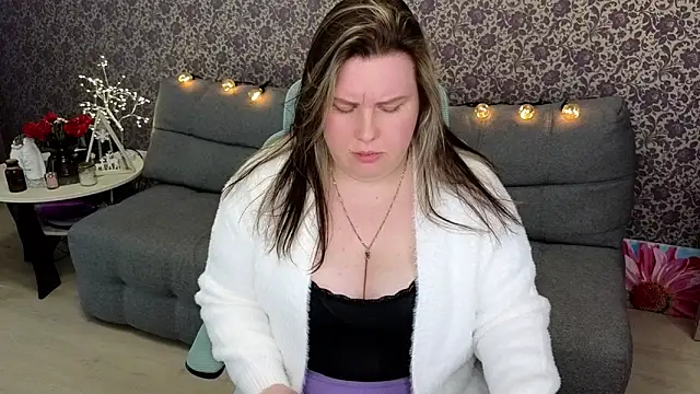 Snapshot of Lillit__ chatting on September 30, 2025, 8:36 pm Lillit online show from September 30, 2025, 8:36 pm