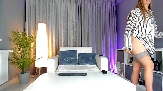 LisaAventi online show from October 11, 2025, 4:12 am