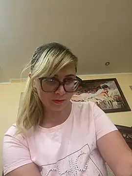 Snapshot of Crystal00Girl chatting on September 14, 2025, 9:58 pm Crystal00Girl online show from September 14, 2025, 9:58 pm