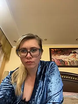 Snapshot of Crystal00Girl chatting on October 5, 2025, 9:13 pm Crystal00Girl online show from October 5, 2025, 9:13 pm