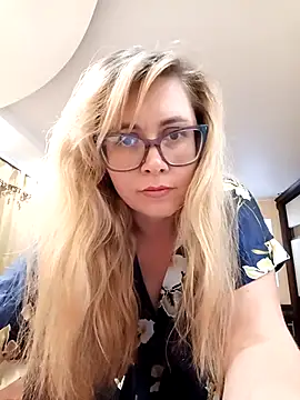 Crystal00Girl online show from October 24, 2025, 10:17 pm