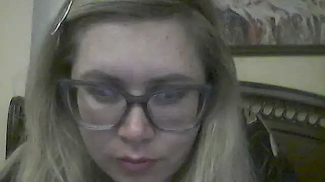 Crystal00Girl online show from November 1, 2025, 10:01 pm