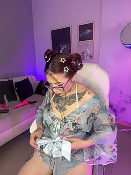 dreamleah  online show from March 10, 2026, 10:04 pm