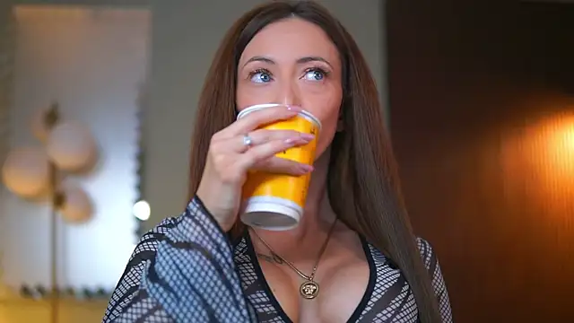 MayaHipnoteyes online show from October 22, 2025, 6:18 pm