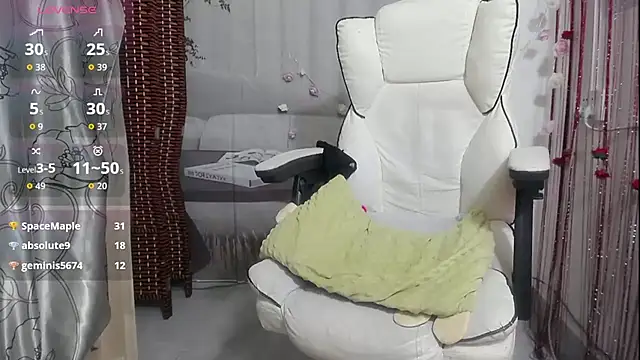 KateCondon online show from November 25, 2025, 1:44 pm