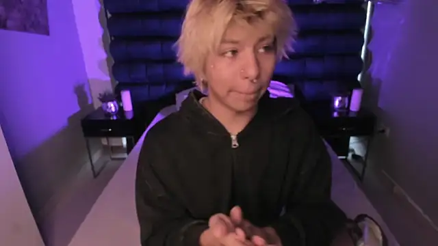 OliIverr22 online show from December 15, 2025, 11:58 am