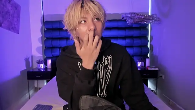 OliIverr22 online show from December 18, 2025, 11:49 am