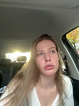 Chloemillerrxx online show from November 18, 2025, 2:43 pm