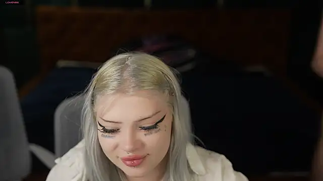 Snapshot of Naomi_054 chatting on November 21, 2025, 3:33 pm Naomi 054 online show from November 21, 2025, 3:33 pm