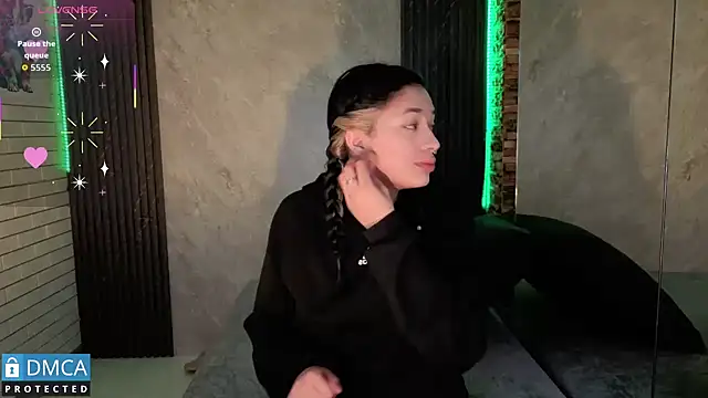 stepha   online show from December 17, 2025, 11:05 am