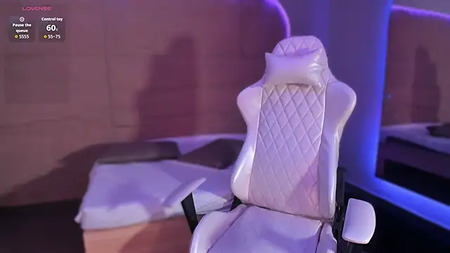 HannahMontgomery online show from November 21, 2025, 4:05 pm