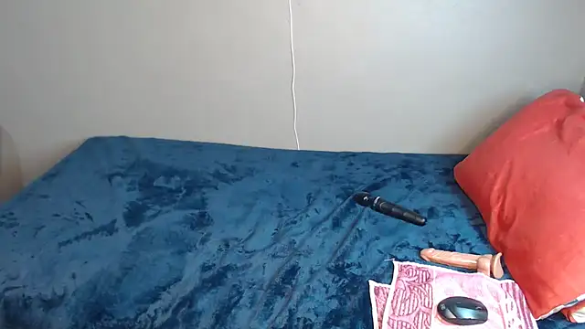 Lunalee online show from November 1, 2025, 9:50 pm