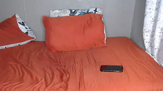 Lunalee online show from February 8, 2026, 1:42 am