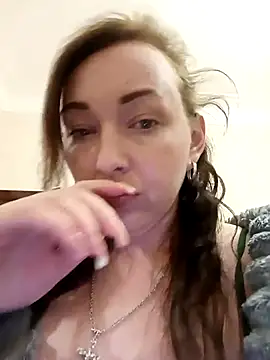 DanaNeon online show from April 7, 2026, 5:46 pm