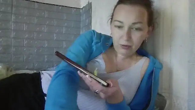 DanaNeon online show from April 13, 2026, 1:16 pm