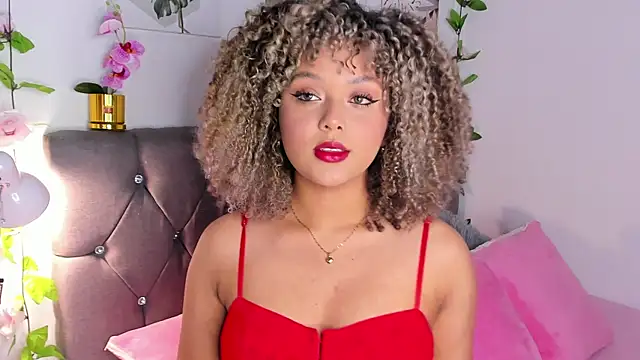 Snapshot of isajonnes18 chatting on October 24, 2025, 11:56 pm isajonnes18 online show from October 24, 2025, 11:56 pm