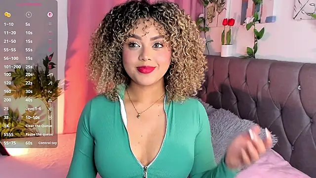 Snapshot of isajonnes18 chatting on December 22, 2025, 9:56 pm isajonnes18 online show from December 22, 2025, 9:56 pm