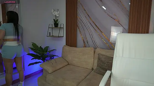 MilaCrave online show from October 1, 2025, 11:49 am