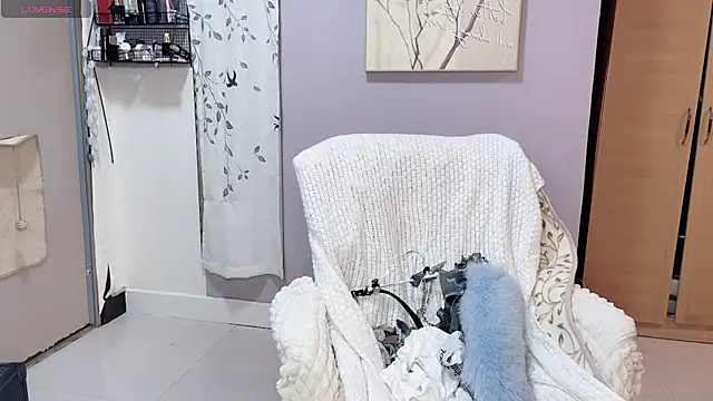 Y2Luvk online show from December 17, 2025, 9:43 pm