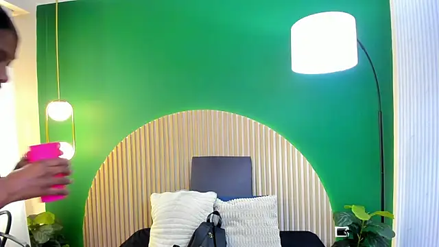 Snapshot of halleylorens chatting on December 17, 2025, 6:47 pm halleylorens online show from December 17, 2025, 6:47 pm