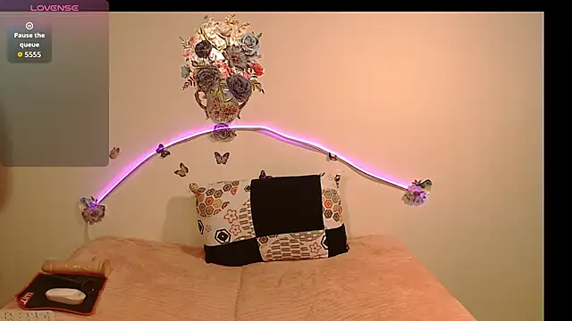 angelyxs online show from September 11, 2025, 9:04 pm