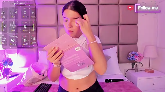 MiaMillers1 online show from January 16, 2026, 11:25 am