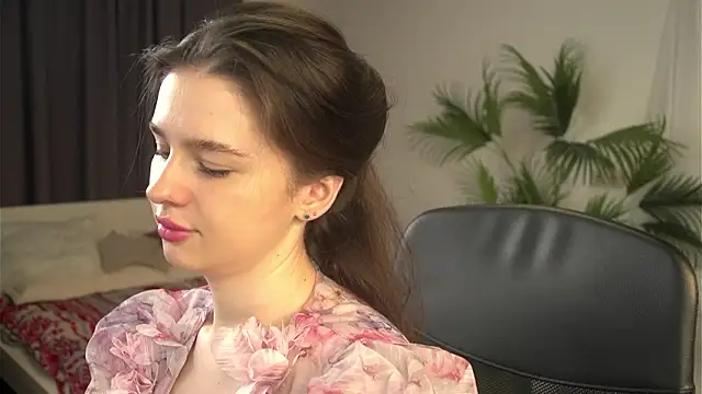 Snapshot of Olivia_Farrell chatting on March 2, 2026, 12:45 pm Olivia Farrell online show from March 2, 2026, 12:45 pm