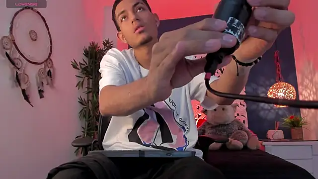 Snapshot of Adonis_WB chatting on October 3, 2025, 9:34 pm Adonis WB online show from October 3, 2025, 9:34 pm