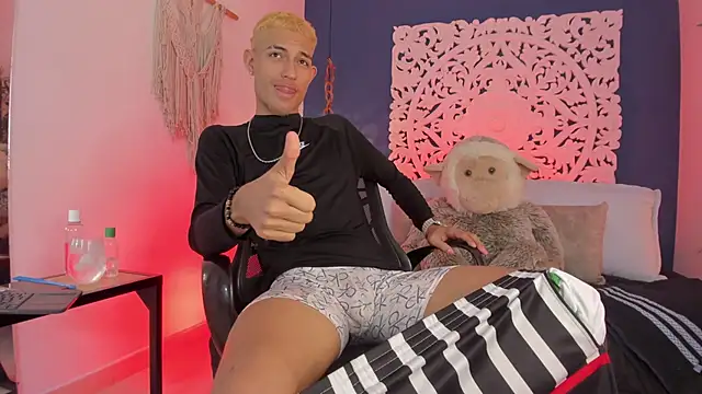 Adonis WB online show from January 15, 2026, 4:06 am