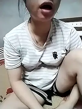 Mie rose online show from October 3, 2025, 1:52 pm