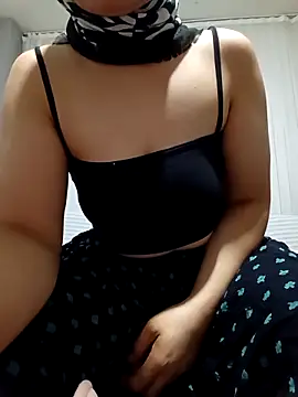 ezgi2545 online show from February 4, 2026, 6:25 pm