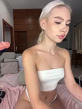 Kiss Avrora  online show from September 17, 2025, 3:14 pm