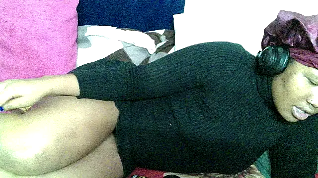 BUNNYCHOWX28 online show from January 10, 2026, 5:48 pm