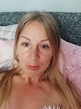 LunaSugarX online show from September 21, 2025, 9:44 am