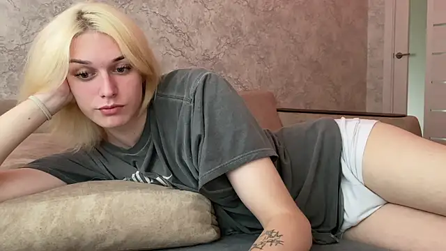 evelina228 online show from September 18, 2025, 7:32 am