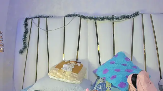 bonnie sm online show from December 16, 2025, 8:03 pm