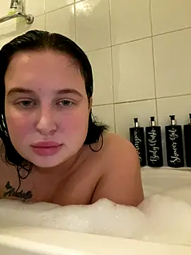 brunetteGirl274 online show from October 23, 2025, 7:56 pm