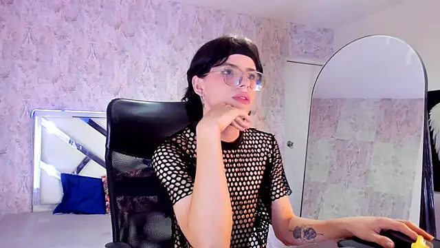 mysterius boy online show from November 4, 2025, 8:08 pm