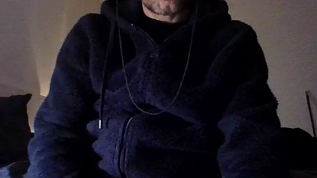 Snapshot of Skeye2 chatting on November 17, 2025, 10:59 pm Skeye2 online show from November 17, 2025, 10:59 pm