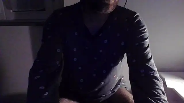 Snapshot of Skeye2 chatting on November 27, 2025, 1:29 am Skeye2 online show from November 27, 2025, 1:29 am