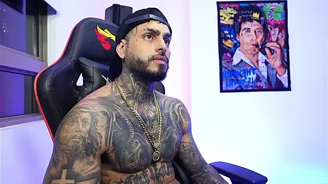 logan hugh8 online show from December 14, 2025, 3:34 am